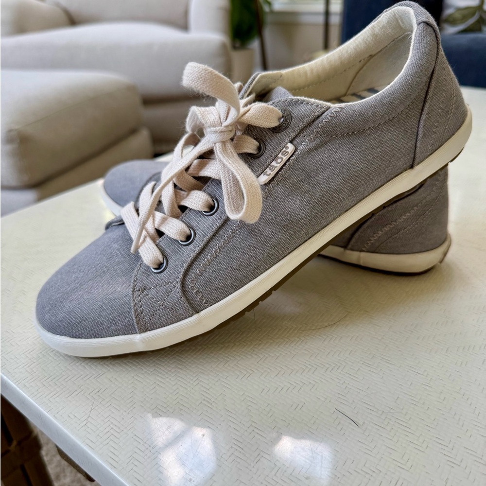 TAOS Star sneakers. Size 9.